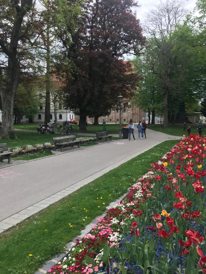 Privatzimmer Augsburg Rechts Der Wertach Apartment Bagian luar foto